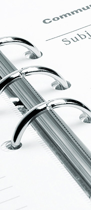 Immagine simbolica: ordinatore aperto con registro